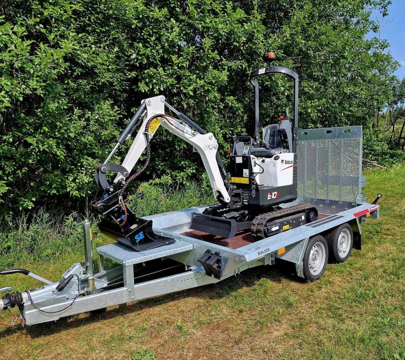 Bobcat E10z med maskinhenger